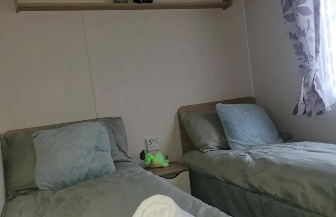 Cozy Caravan Near Edinburgh-1